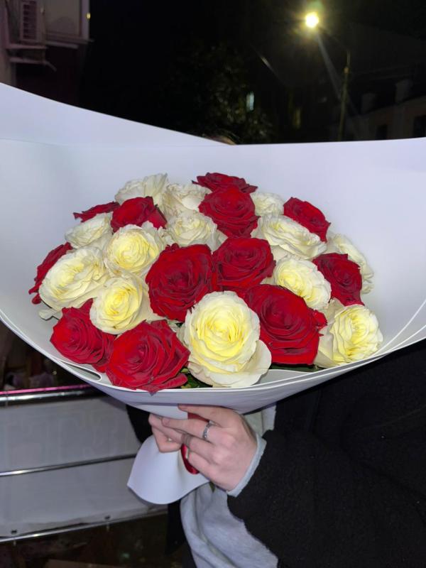 Букет "Красно-белые розы"