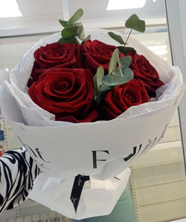 Букет из красных роз