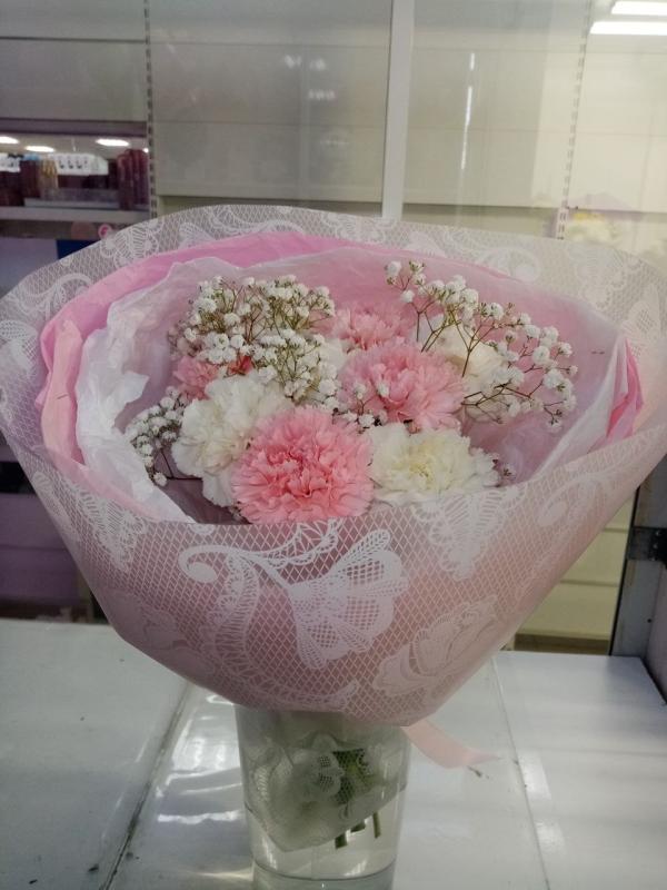 Букет из бело-розовых диантусов