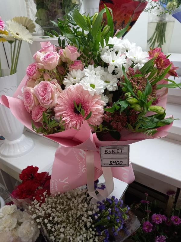 Букет "Сборный 6 с герберой и кустовой розой"